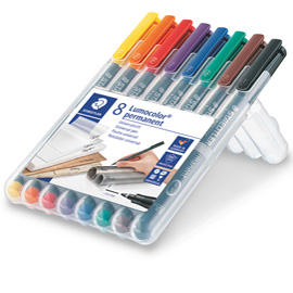 PENNARELLO ASTUCCI LUMOCOLOR PERMANENT 318  - PUNTA 0,6MM  - 8 COLORI - STAEDTLER 25098